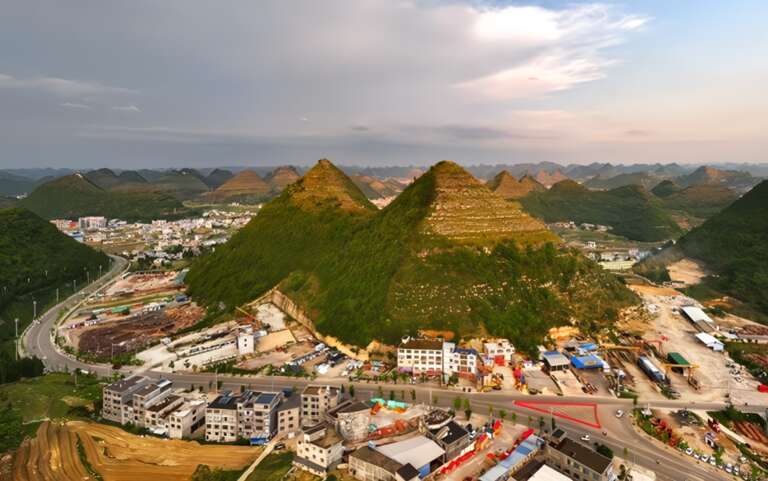 Aliens? Civilização perdida? Montanhas em forma de pirâmide na China intrigam internautas; assista o vídeo!
