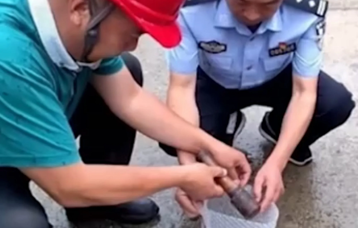 Bizarro! Idosa chinesa passa 20 anos usando granada da Segunda Guerra como martelo